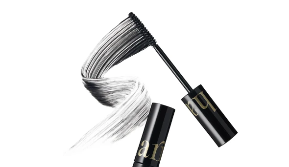 透けツヤ発色 抜け感のあるクリアブラックカラー